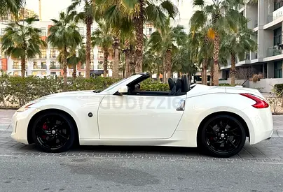 Nissan 370Z Cabrio – GCC Specs - Lady owner 100% original