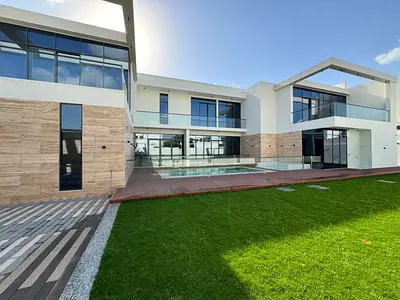 NEW HIGH-QUALITY 5BR VILLA | POOL | ELEVATOR