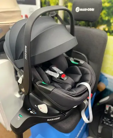 Maxicosi pebble pro car seat with slide and rotate isofix base