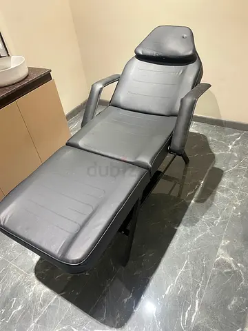 Facial / waxing  Massage bed