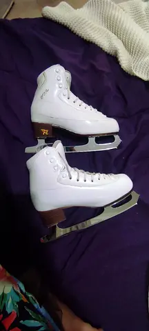 Ice skates Figure skates