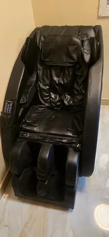 Full-Body Black Massage Chair with Remote - Good Working Condition
