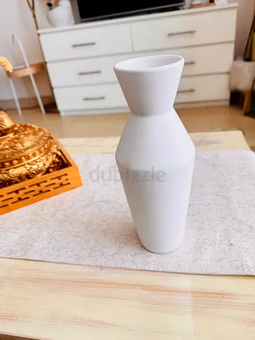 Minimalist White Ceramic Vase —  Decorative Piece in excellent condition