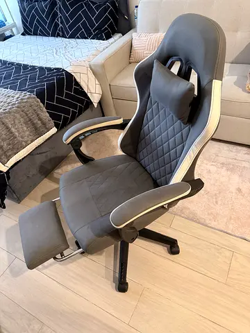 Grey ergonomic gaming/office chair with footrest