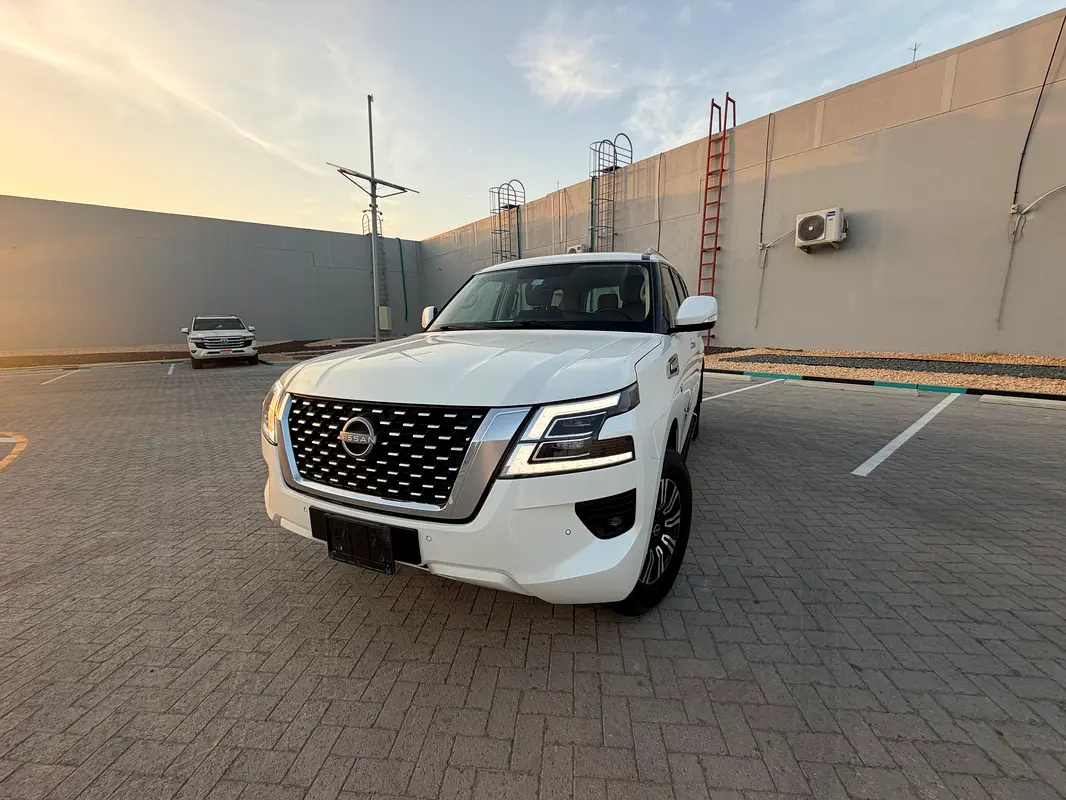 Nissan Patrol 2024 — photo 1 of 9