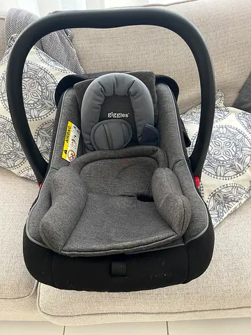 carry cot Giggles