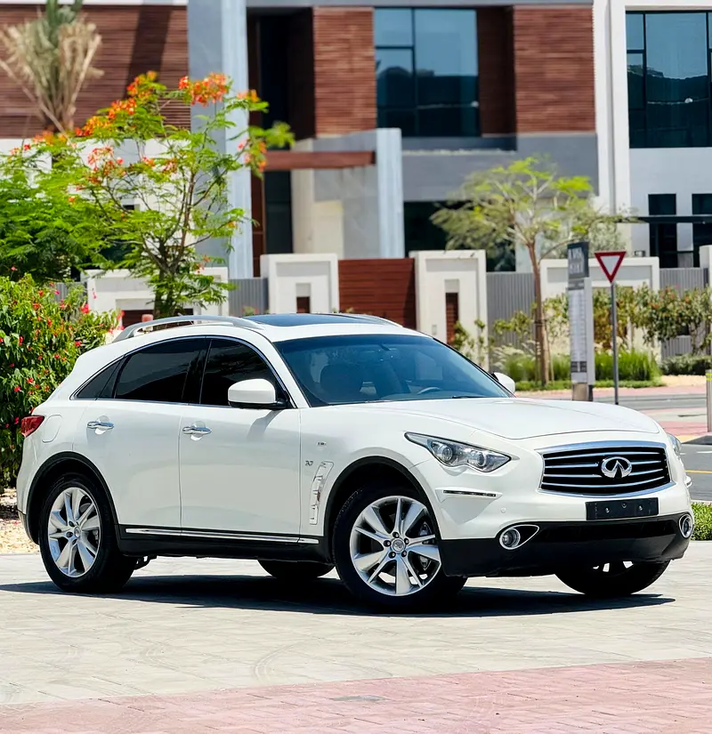 Infiniti QX70 2016 — photo 1 of 18