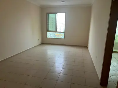 Balcony with an open view, prime location on the main road, family residential building, close to a
