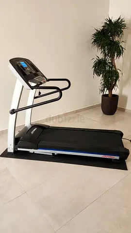 Life Fitness F1 Smart Folding Treadmill