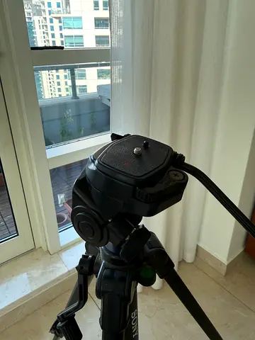 Sony VCT R640 Camera Tripod with Fluid Head Light weight (3kg) 21.6 inch to 56 inch