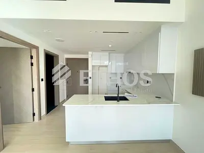 Luxurious | Spacious | Close to Mall