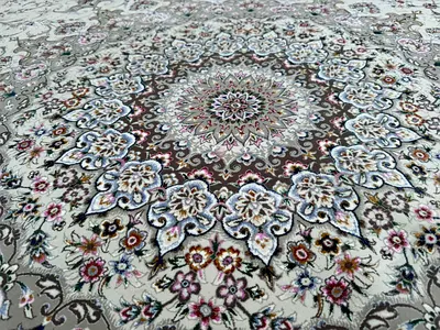 Large Persian-style Floral Area Rug in Cream and Taupe — Excellent Condition 300x300 cm