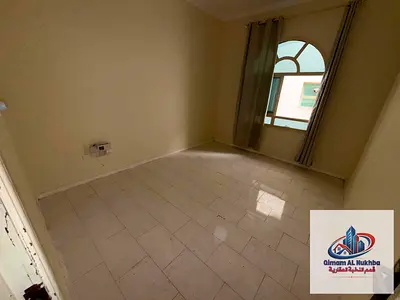 شقه مكونه من غرفتين وصاله مساحه ضخمه وممتازه تكييف وغاز مركزي مع وجود بلكون وباركينج فري قريبه من جميع الخدمات