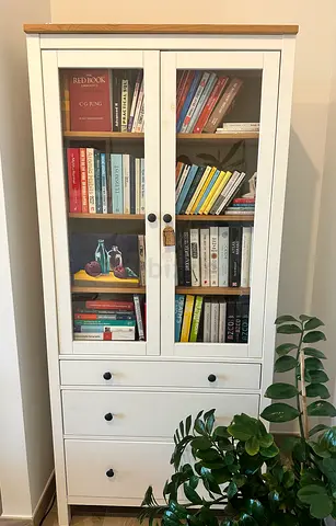 IKEA HEMNES Glass-door cabinet with 3 drawers in great condition