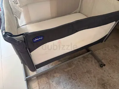 Chicco bedside bassinet / co-sleeper in good condition
