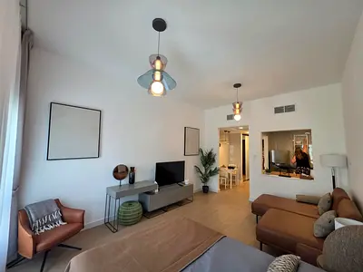 Furnished | Ready to Move | Metro