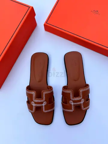 Hermès Oran Brown Leather Slide Sandals - Size 36 to 41, Excellent Condition