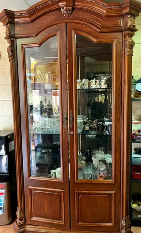 Solid Wood Glass Display Cabinet / China Cabinet - Classic Design