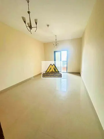 فرصة مميزة للإيجار السنوي في ابراج النعيميه  استوديو بمساحة كبيرة وتصميم عصري، مع مطبخ أمريكي وبلكونة بإطلالة مفتوحة،