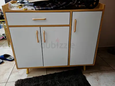 Small wooden sideboard / storage cabinet in good condition