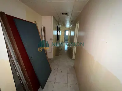 شقة للإيجار السنوي في أبو شغارة شارع الوحدة غرفتين وصالة واسعة  عقد عزاب او شركات بسعر مميز مع خزائن حائط وتقسيط 6 دفعات بالقرب من جميع الخدمات