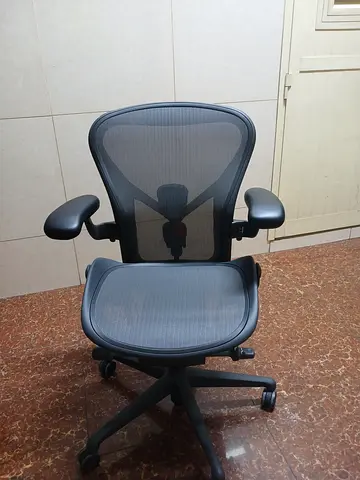 Herman Miller Remastered Office Chair Size B Fully Loaded excellent condition for Sale