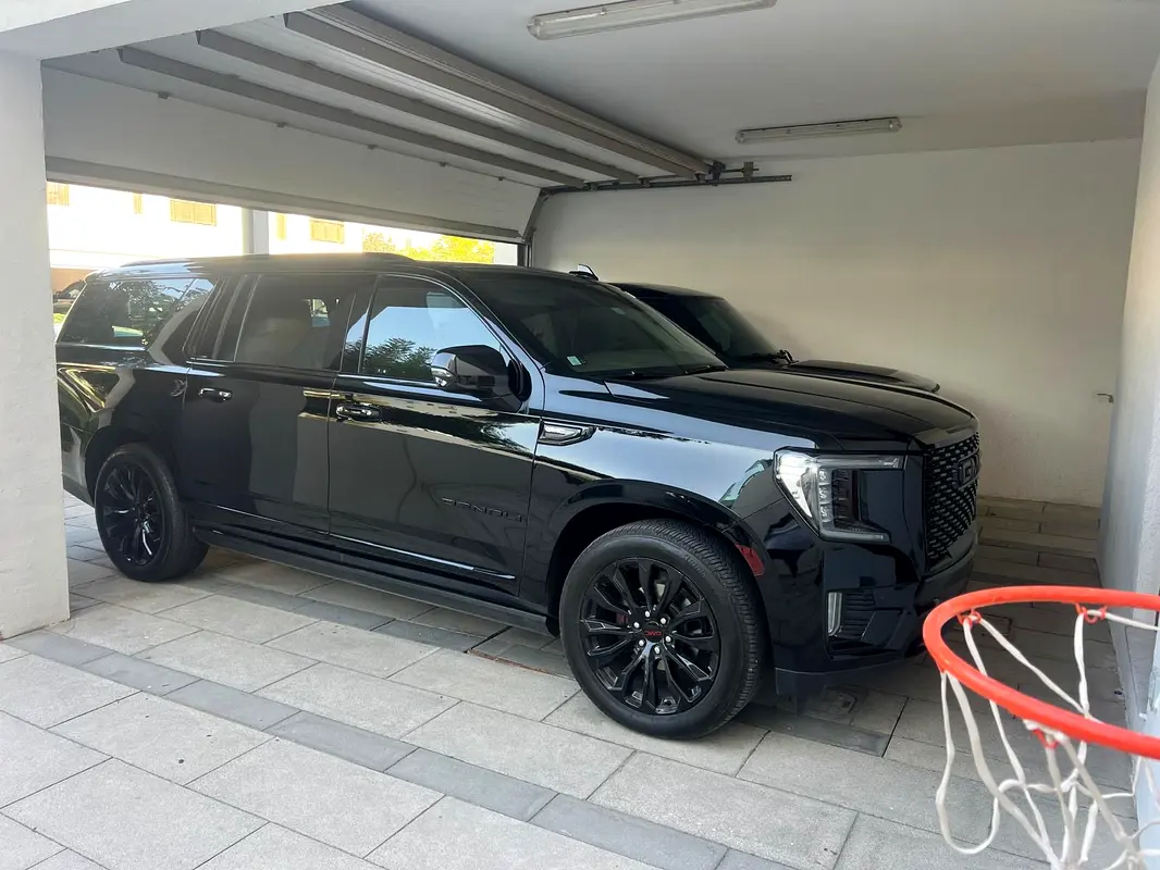 GMC Yukon 2024 — photo 1 of 1