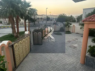فرصة مميزة للإيجار السنوي 🔥  🏡 فيلا واسعة بمواصفات ممتازة تناسب العائلات الكبيرة 📍 موقع هادئ وحيوي قريب من جميع الخدمات  ✨ تفاصيل الفيلا: ✔️ 5 غرف