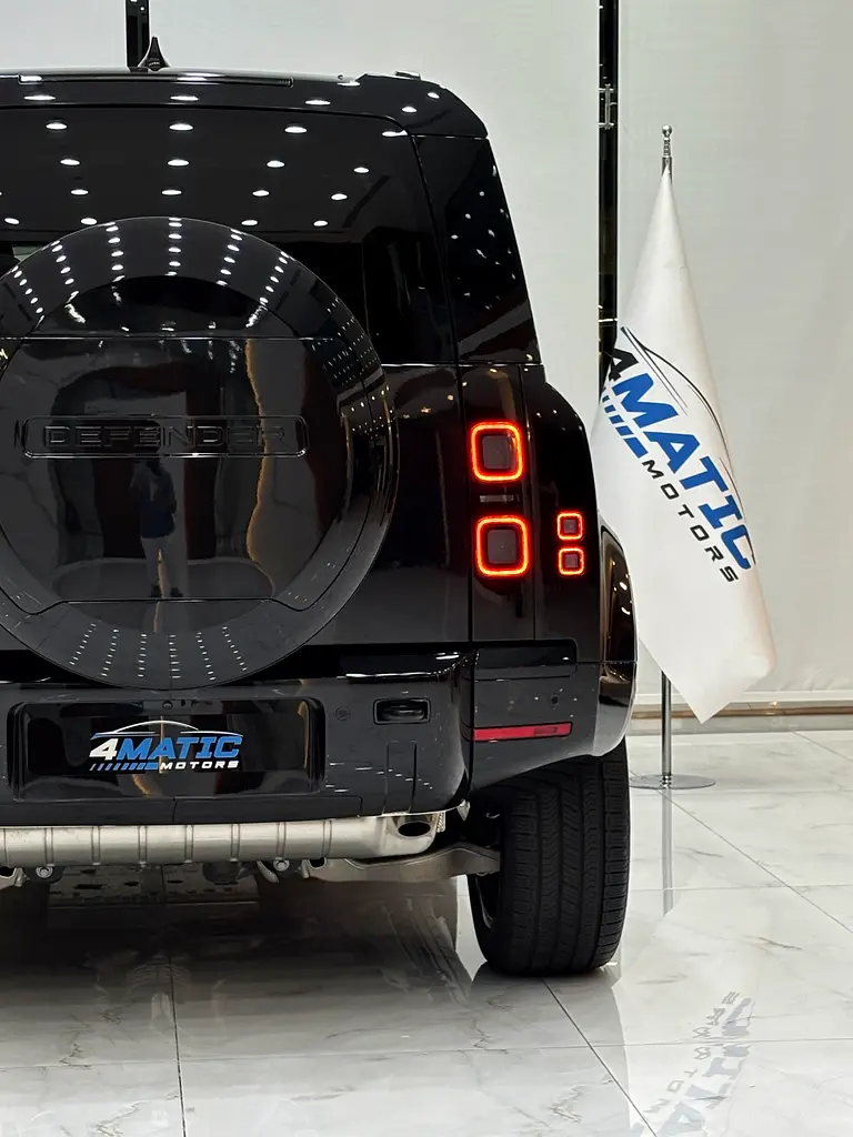 Land Rover Defender 2026