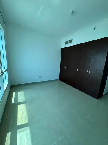 أربع غرف وصاله بالشارقه منطقه المجاز 2 قريبه من شارع جمال عبدالناصر 2صاله 4حمام مع بلكونه اطلاله مفتوحه-باركن - شهر مجاني