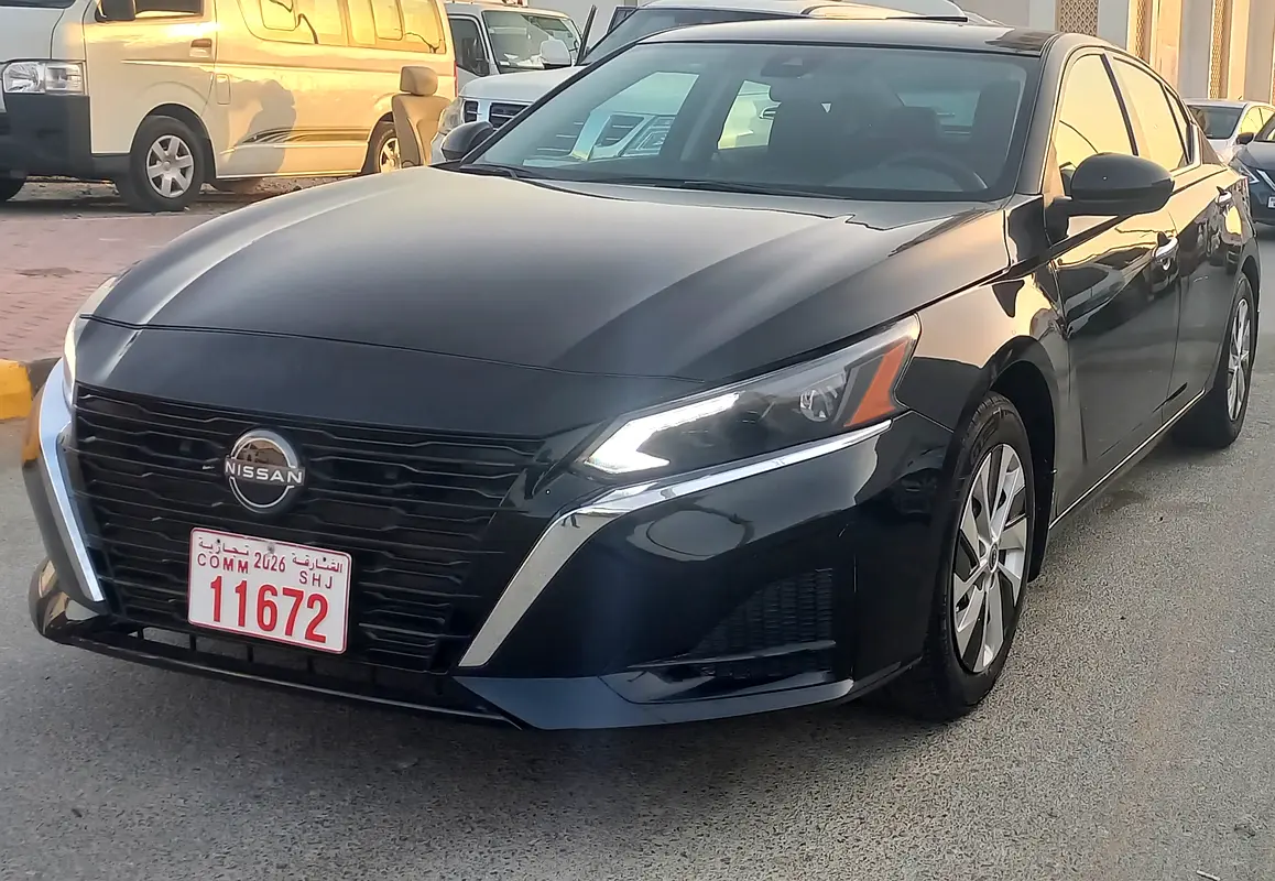 Nissan Altima 2023 — photo 1 of 15
