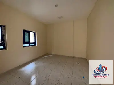 اكبر مساحه غرفه وصاله في الشارقه منطقه المجره للايجار السنوي تصلح لجميع العائلات تتميز بوجود تكييف وغاز مركزي مع باركينج فري