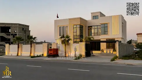 فيلا فاخرة بمساحة 8100 قدم، طابقين، 6 غرف، حديقة ومسبح، شامل كل شيء