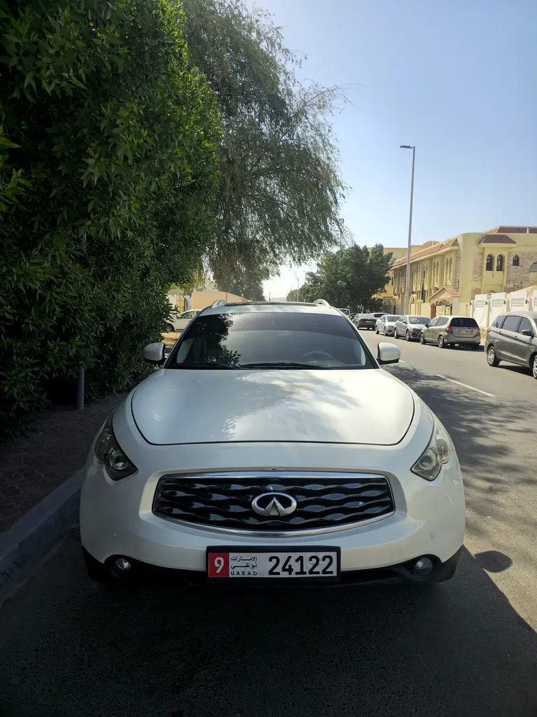 Infiniti FX45/FX35 2010 — photo 1 of 9