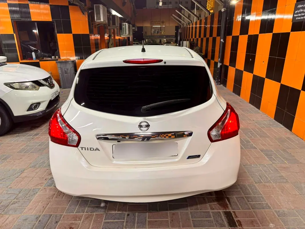 Nissan Tiida 2016 — photo 1 of 12