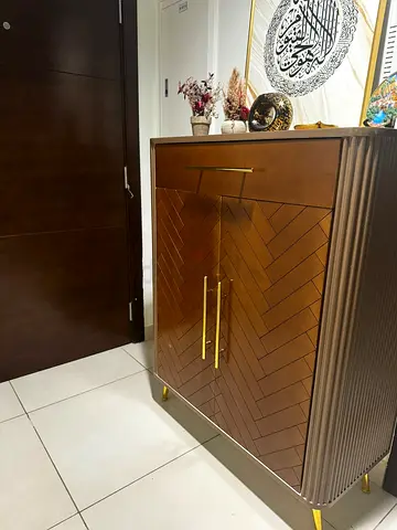 Shoe cabinet