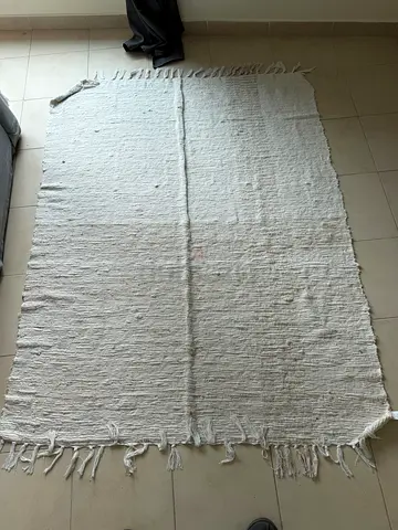170x130cm Handwoven neutral cotton rug with fringe - light cream.
