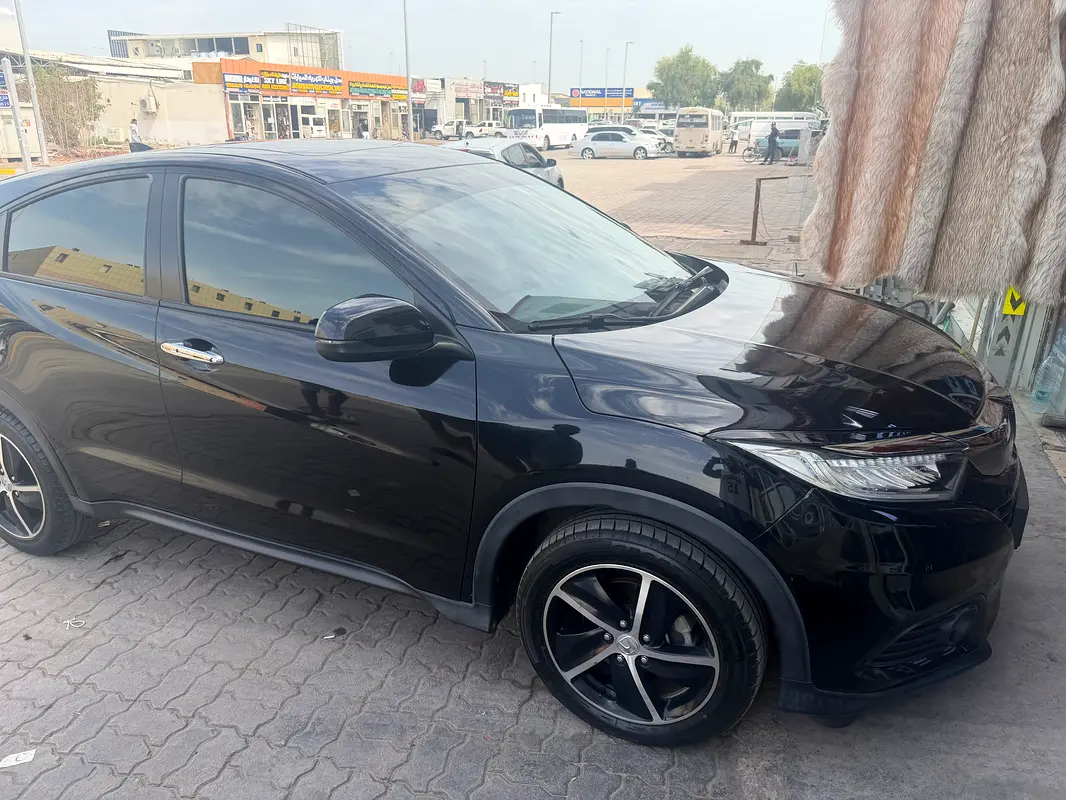 Honda HR-V 2021 — photo 1 of 8
