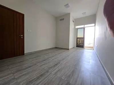 غرفه وصاله _الجرف 3 عجمان _اتنين بلكونه _غرفه ماستر_ارضيه باركيه _تكييف مركزي