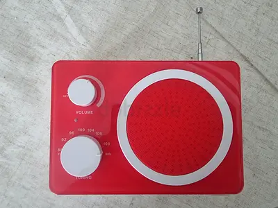 Portable FM AM Radio with Telescopic Antenna - Red