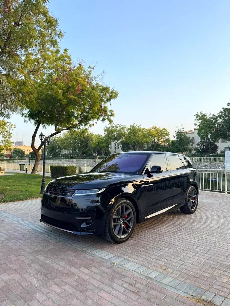 Land Rover Range Rover Sport 2023 — photo 1 of 12
