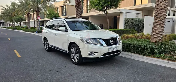 STUNNIG NISSAN PATHFINDER SV, FULL OPTION GCC 4X4, IN VERY GOOD CONDITION, EXPAT FAMILY USED.