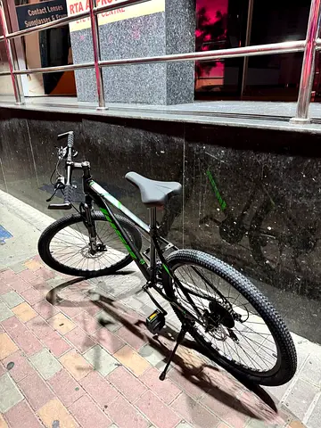 Medium-sized bike - Fresh and unused cycle.