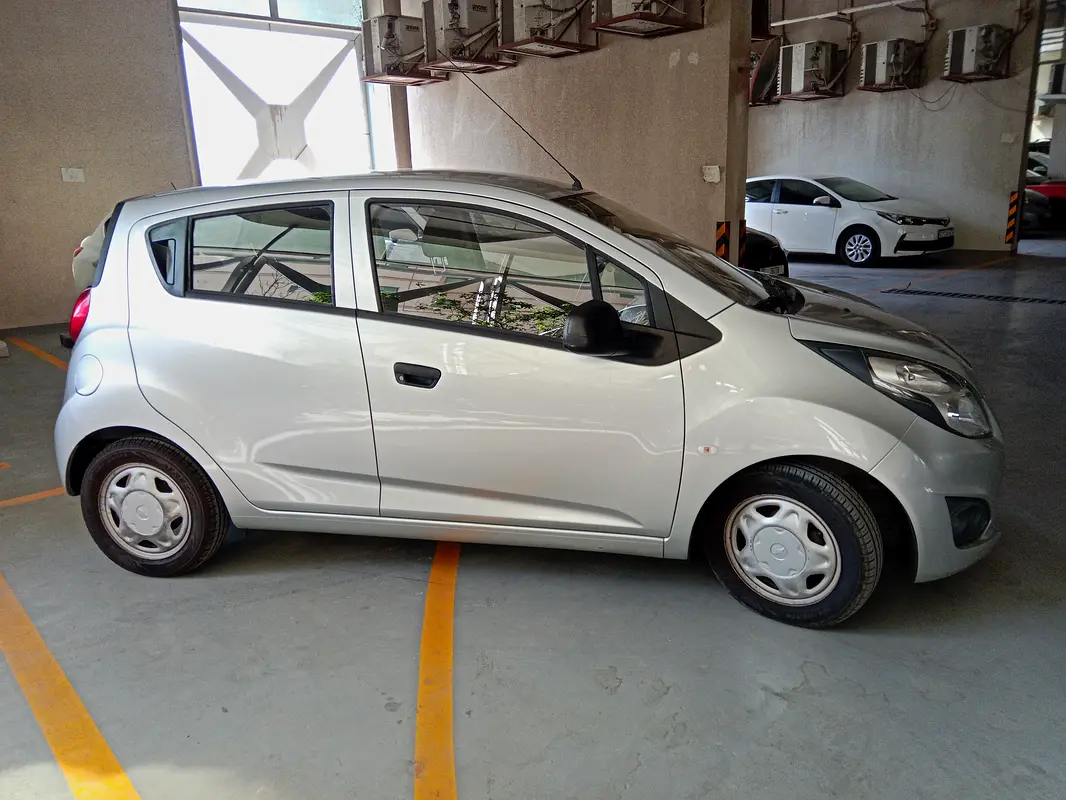 Chevrolet Spark 2015 — photo 1 of 9