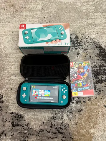 Nintendo switch lite + Mario odyssey + protective case