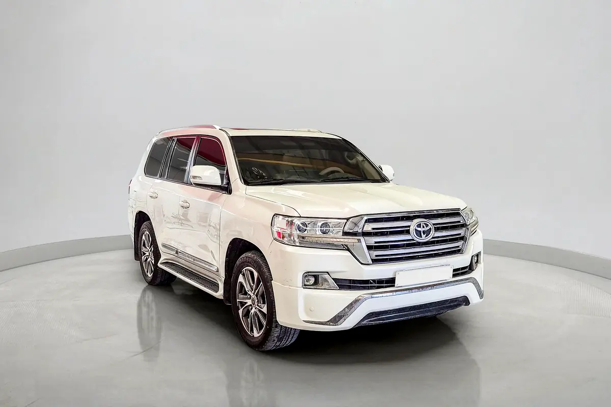 Toyota Land Cruiser 2017 — photo 1 of 17