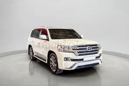 2017 Toyota Land Cruiser GXR 4.6L | GCC Specifications