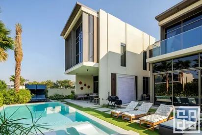Luxury 4 Bedroom Villa West Facing Garden & Pool