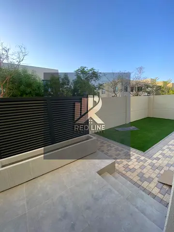 🚗 Luxury villa with front parking and a back walkway in Al-Rahmaniya