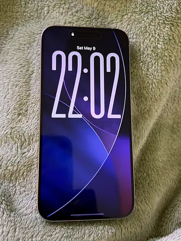 iPhone (Good condition) - Unlocked, working screen and battery